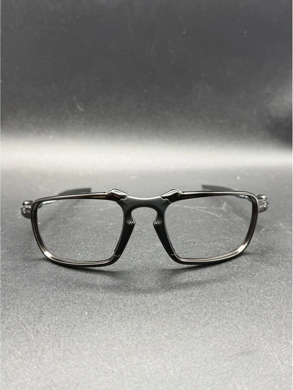 Oakley Badman Dark Carbon Frame
